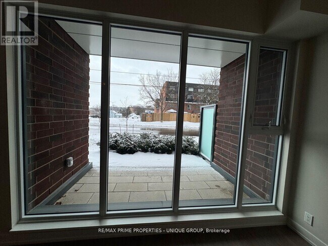 Photo du bâtiment - 201 Brock St S