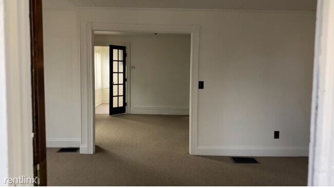 Building Photo - 3 br, 1 bath House - 615 12th St