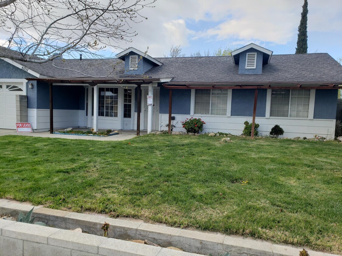 Building Photo - 5011 Knight Way