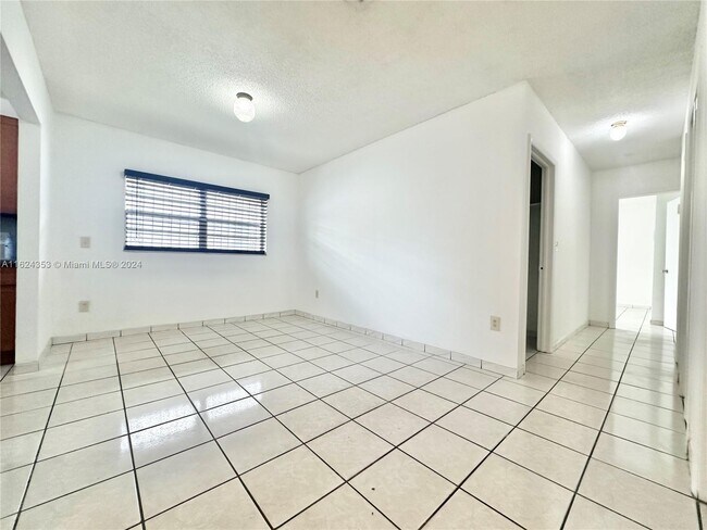 Building Photo - 2801 SW 17th St