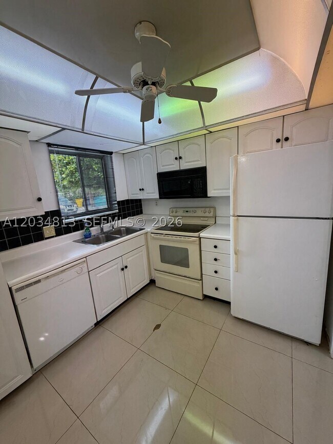 Foto del edificio - 107 Waterway Dr S