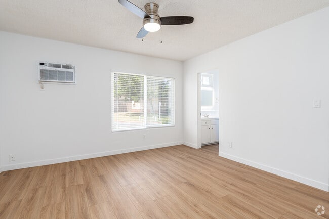 Interior Photo - 1600 W. 5th St.