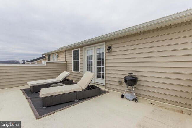 Building Photo - 404 Atwater Dr