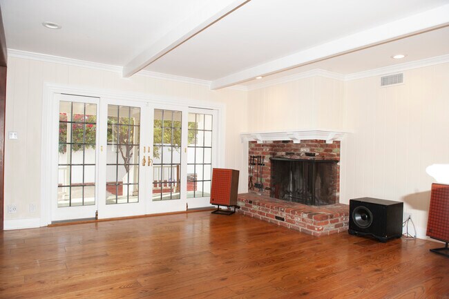 Foto del edificio - 5436 Crebs Ave