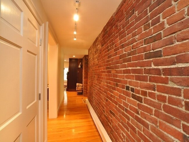 Building Photo - 362 Commonwealth Ave