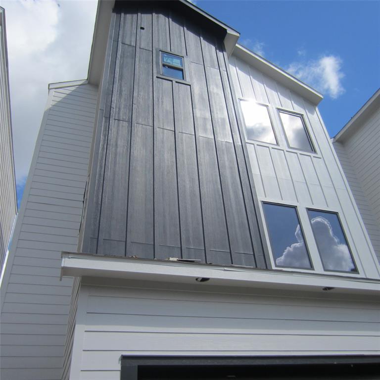Foto principal - 2419 Rosewood St
