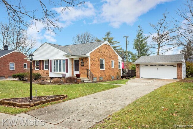 Building Photo - 3655 Rockingham Rd