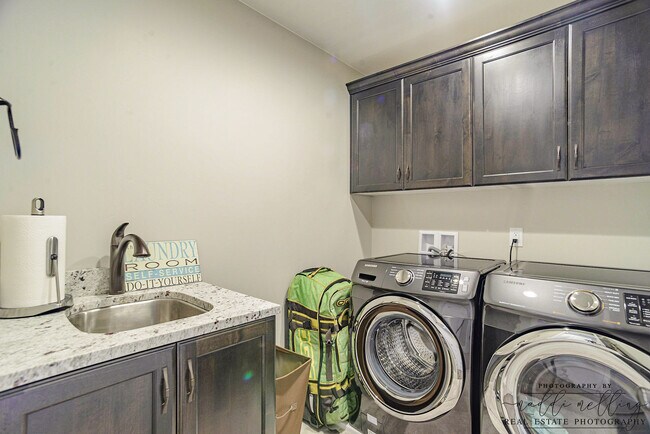 Foto del edificio - 325 N Red Stone Rd