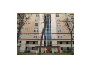 Building Photo - 711 W 26th St