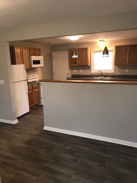 Todos los electrodomésticos son nuevos. - 605 N Adair Street Apt #1