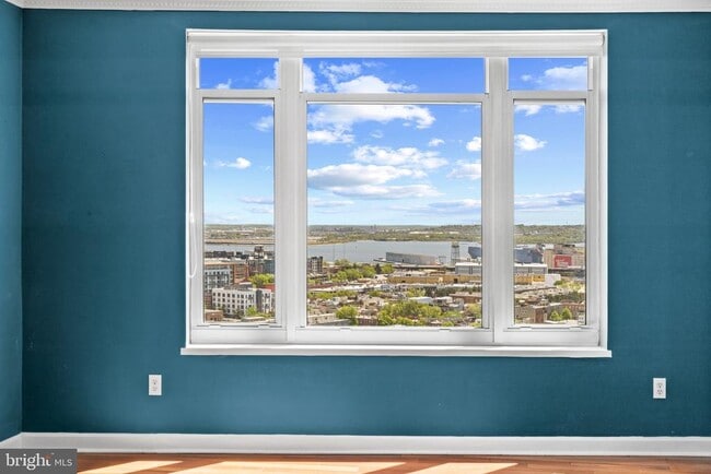 Building Photo - 100 Harborview Dr