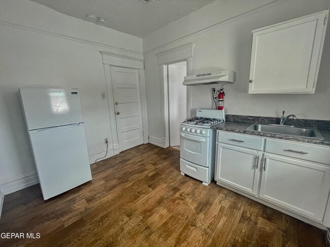 Building Photo - 1526 Yandell Dr