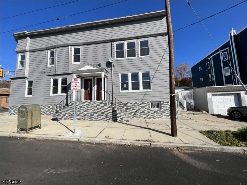 Primary Photo - 104 40th St