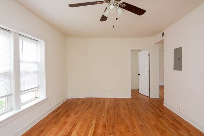 Building Photo - 4804 N Avers Ave