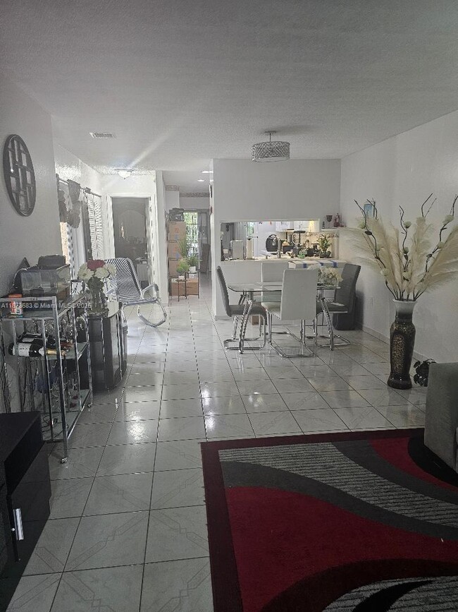 Foto del edificio - 6538 W 2nd Ct