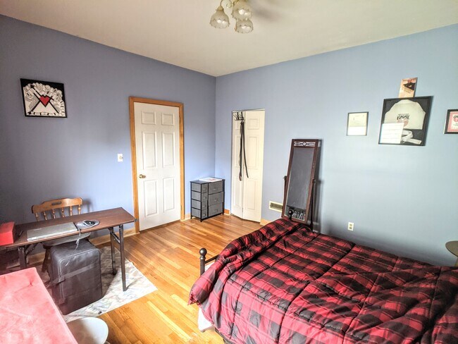 Bedroom - 19 Hillside Ave