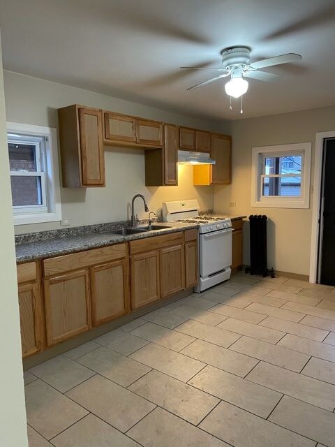 Foto del edificio - 2529 N Austin Ave
