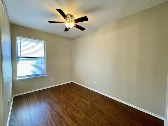 Foto del edificio - 2526 W Prairie St