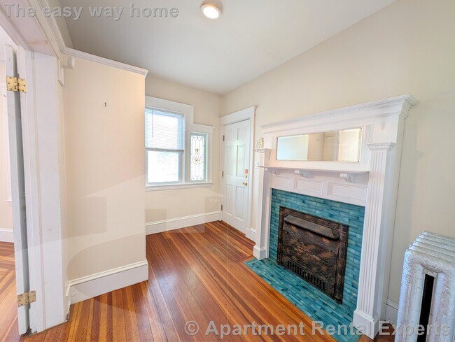 Building Photo - 179 College Ave