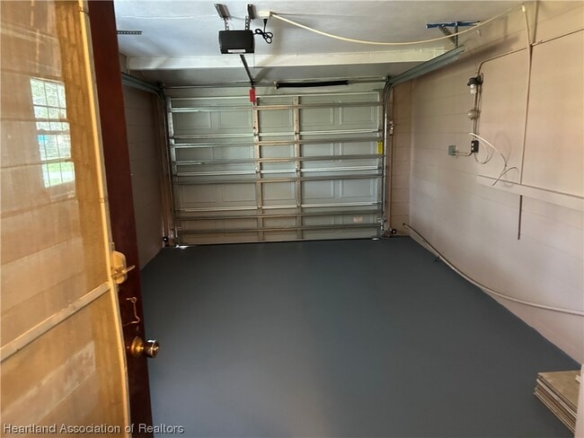 Building Photo - 1205 Sunset Dr