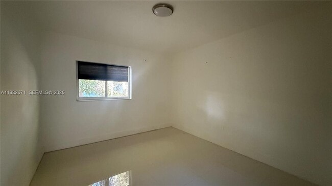 Building Photo - 560 NE 67th St