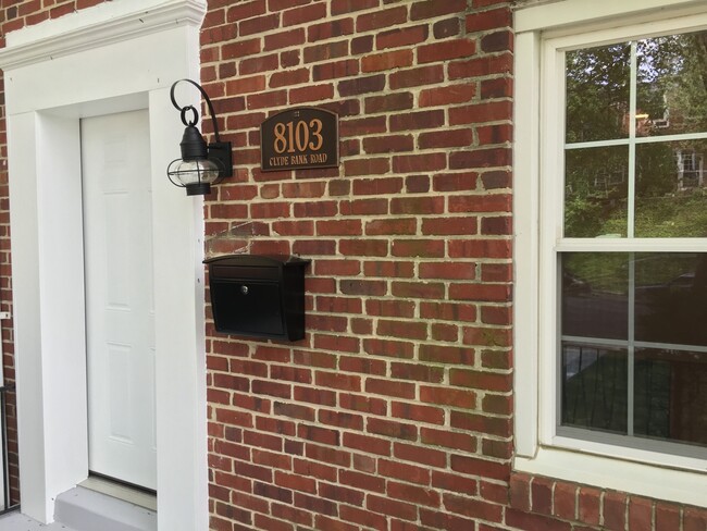 Building Photo - Fully Renovated 3 Bedroom Parkville Townho...