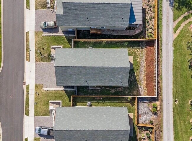 Building Photo - 1112 Blueview Dr