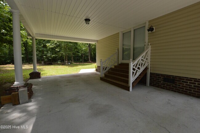 Foto del edificio - 1527 Catherine Lake Rd