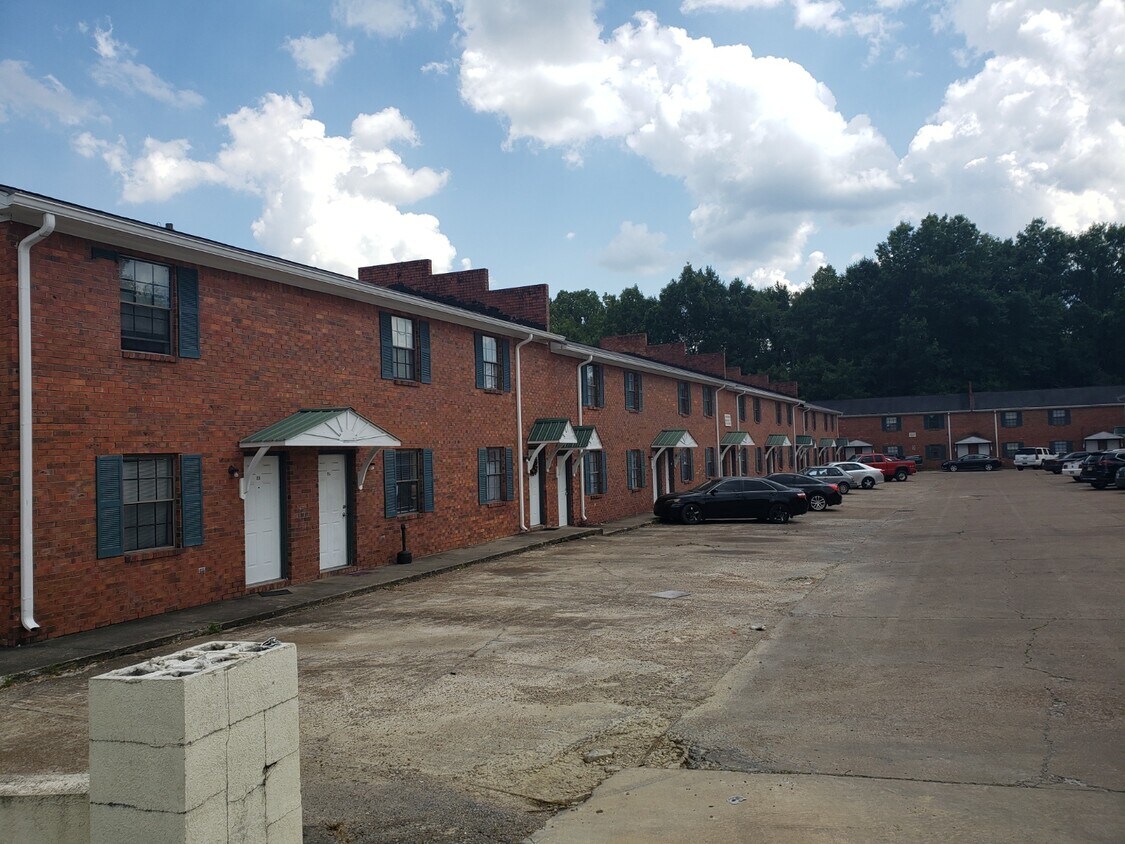 Building Photo - 201 Lynn Ln