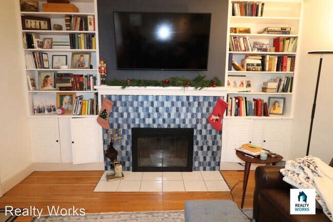 Building Photo - 3 br, 1.5 bath House - 4010 Calvert Street