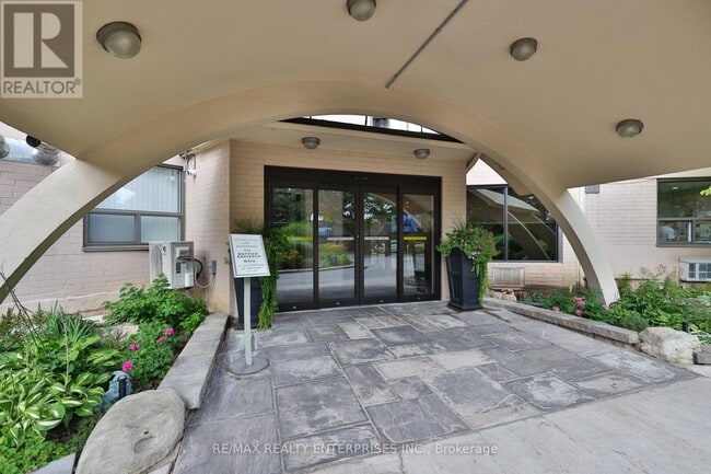 Building Photo - 700-700 Dynes Rd