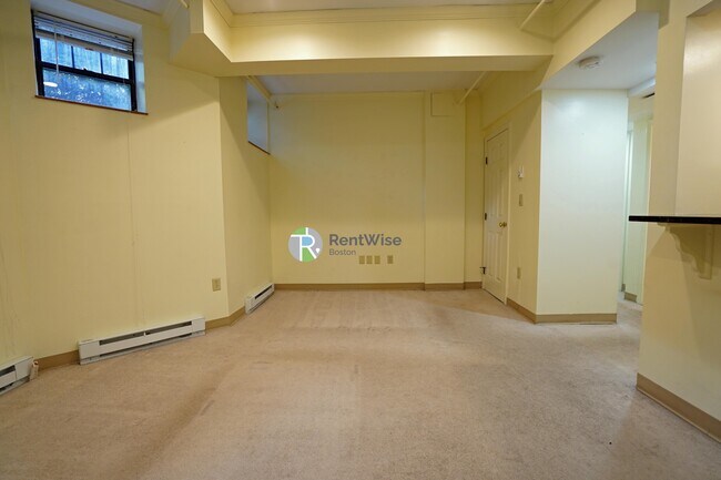 Building Photo - 107 Queensberry St