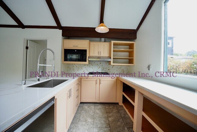 Building Photo - **Application Pending***Renovated Tam Vall...