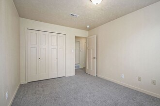 Building Photo - Old Farm Apartments