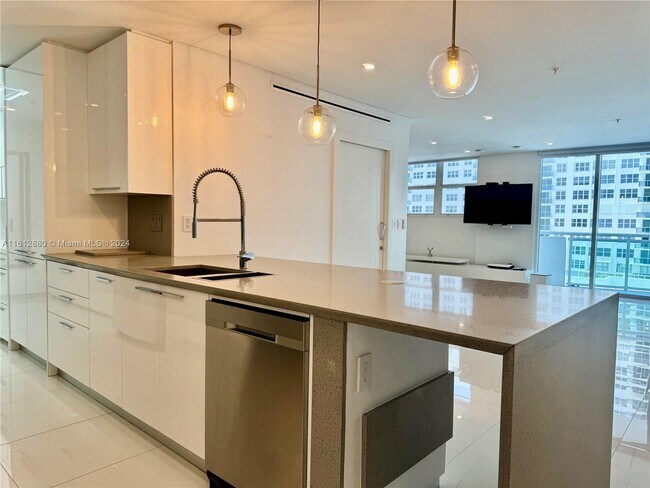 Building Photo - 3001 S Ocean Dr
