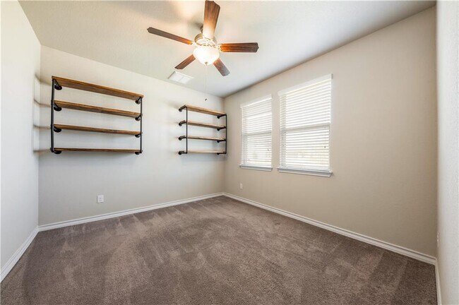 Foto del edificio - 504 Fieldstone Rd