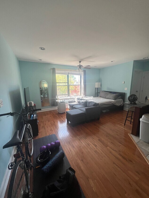 1023 W Argyle St Unit 201, Chicago, IL 60640 Condo for Rent in