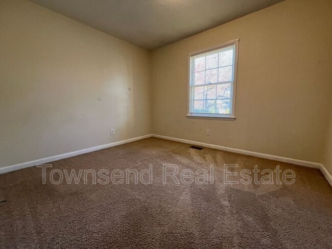 Building Photo - 236 Ramona Dr