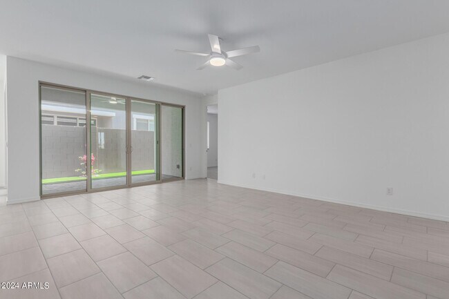 Building Photo - 9427 E Steno Ave