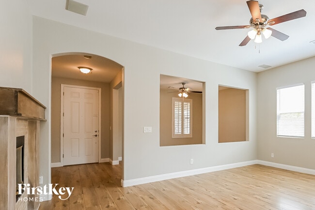 Foto del edificio - 8649 Green Ridge Ave