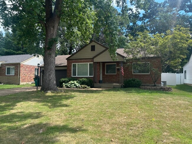 Building Photo - 1122 Selma Ave