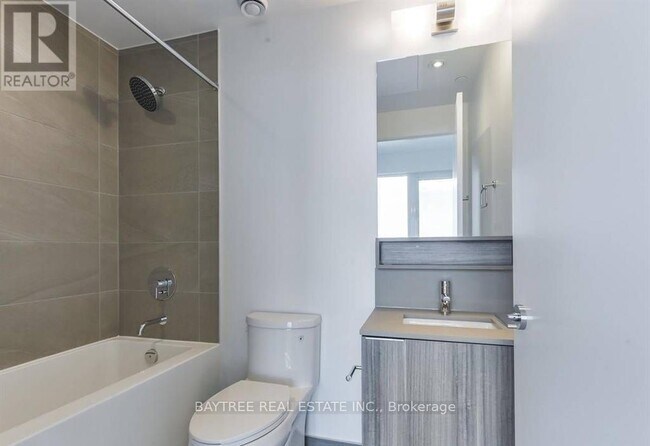 Photo du bâtiment - 898 Portage Pkwy