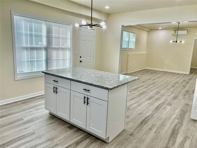 Building Photo - 4001 Oak Field Dr