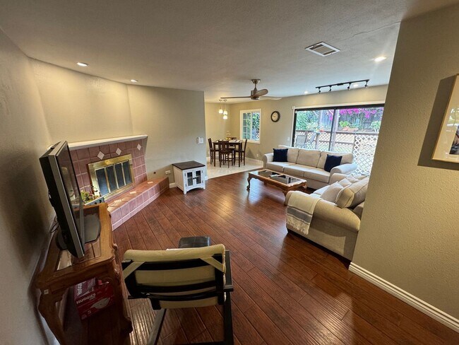 Foto del edificio - Coming soon!! beautiful spacious 3 bedroom...
