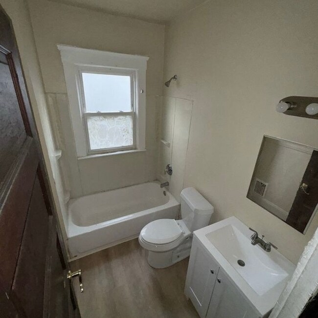 Building Photo - 1428 E 94th St