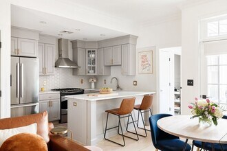 Building Photo - 20 Mystic St