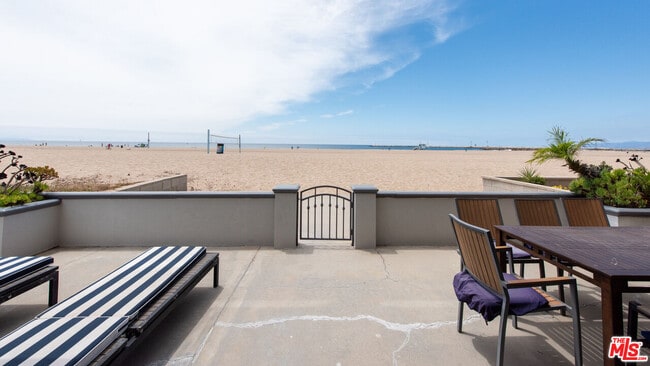 Building Photo - 6419 Ocean Front Walk