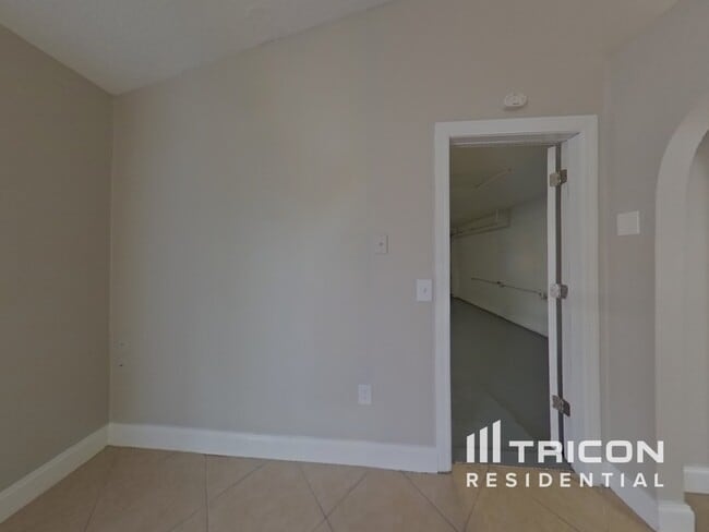 Building Photo - 1729 Burnham Ct