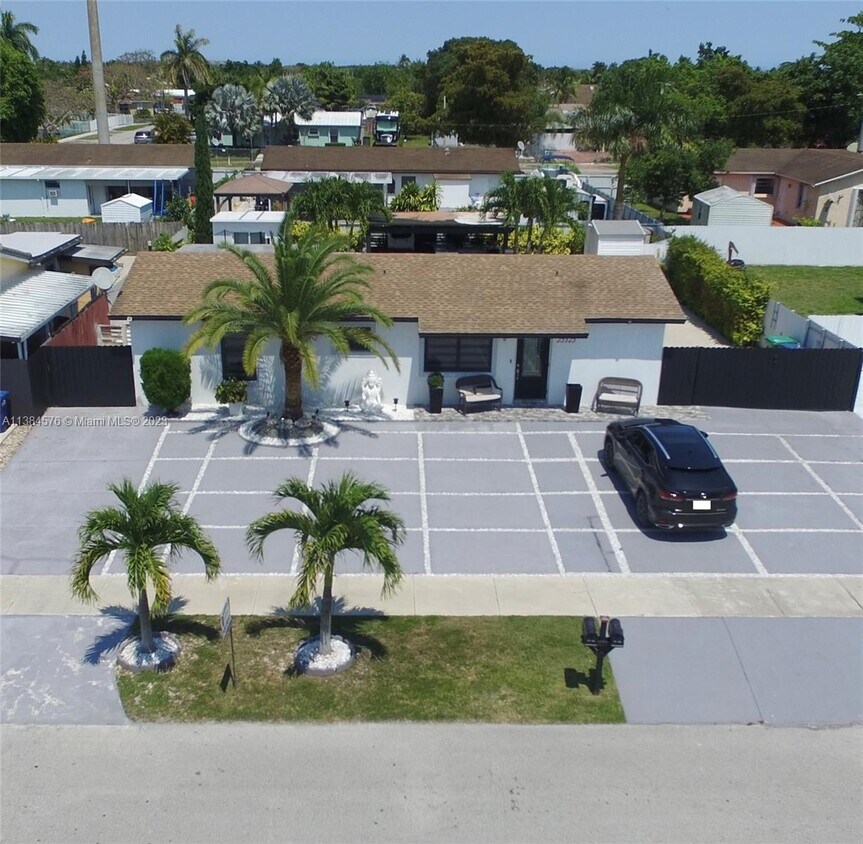 25325 SW 127th Ct, Homestead, FL 33032 House for Rent in Homestead