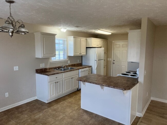 Foto del edificio - Charming 3 Bed 2 Bath Home
